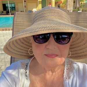 Meet your Posher, Dee